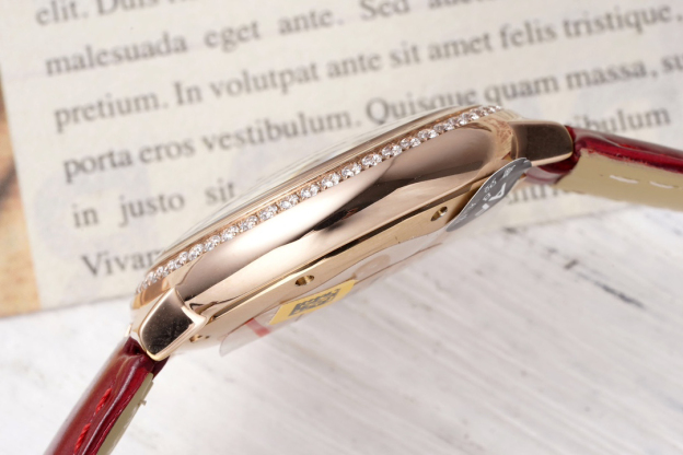 カルティエ［Cartier］バロン ブルー ドゥ カルティエ 自動巻き腕時計 33mm