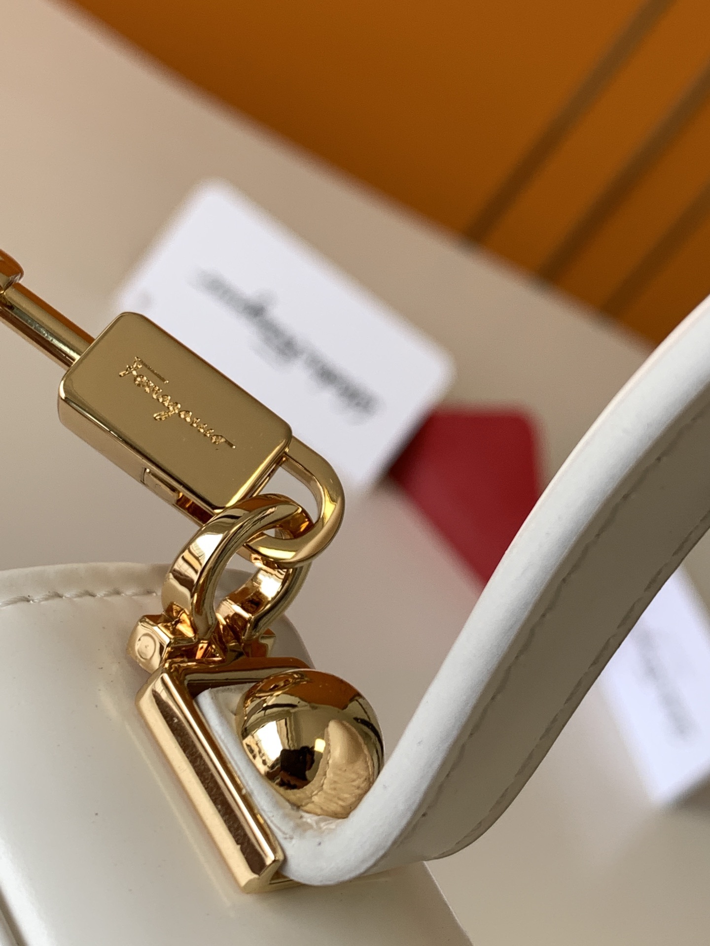 フェラガモ「Ferragamo」ミュージアムコレクシトッョンプハンドル ショルダーバッグ