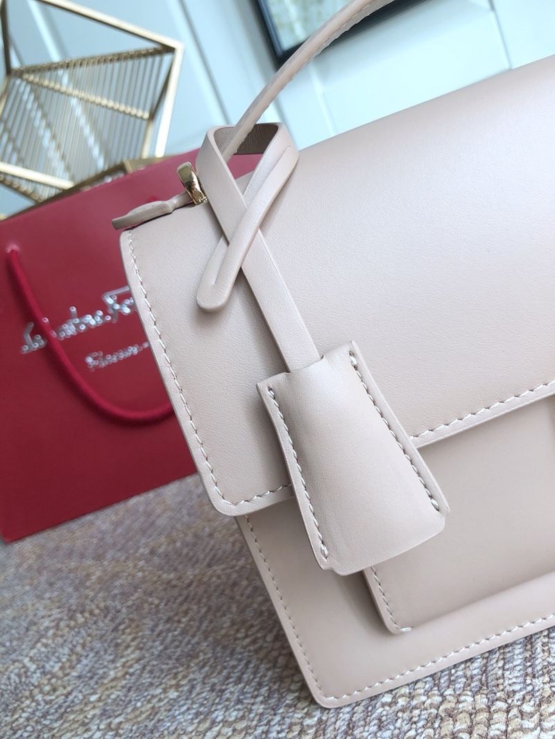 フェラガモ「Ferragamo」ガンチーニトップハンドルバッグ