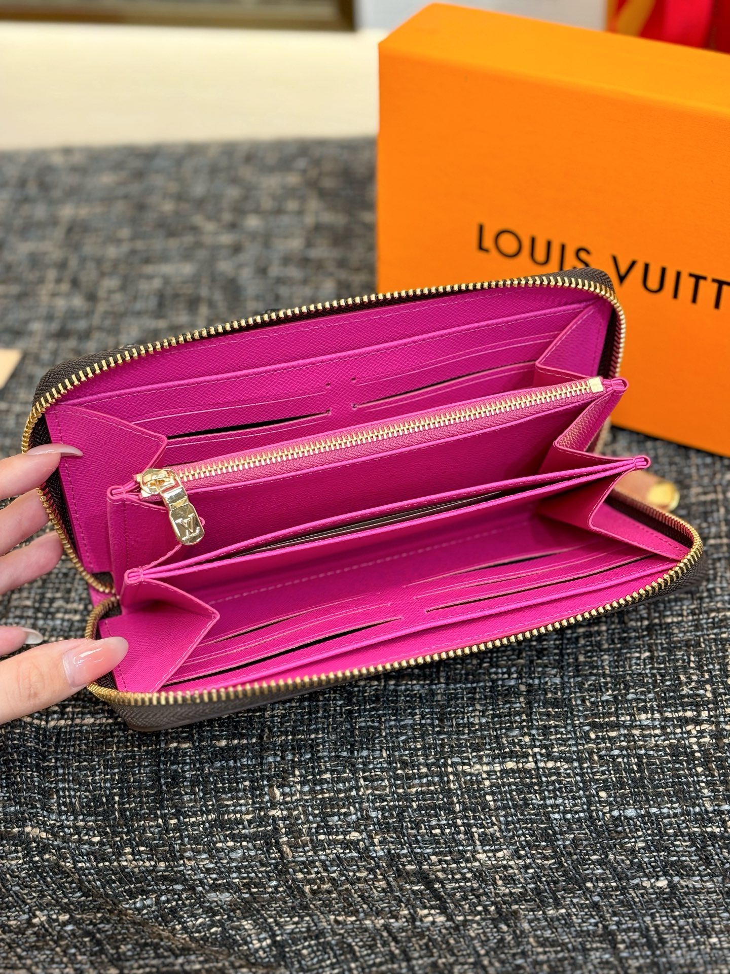 ルイ・ヴィトン「Louis Vuitton」LV x TM ジッピー･ウォレット