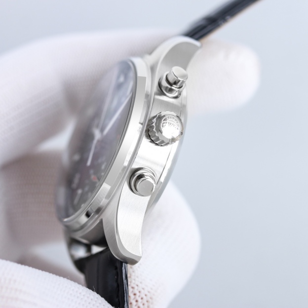 アイダブリューシー［IWC］シャフハウゼン パイロットウォッチ クロノグラフ スピットファイア クロノグラフ腕時計40MM