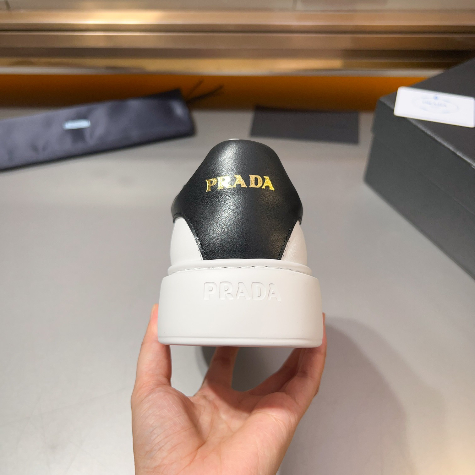 プラダ［Prada］ Cloudbust スニーカー（メンズ）