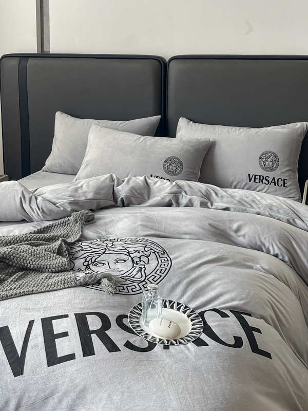 ヴェルサーチ「Versace」プレミアム クリスタルベルベット プリント 4点セット