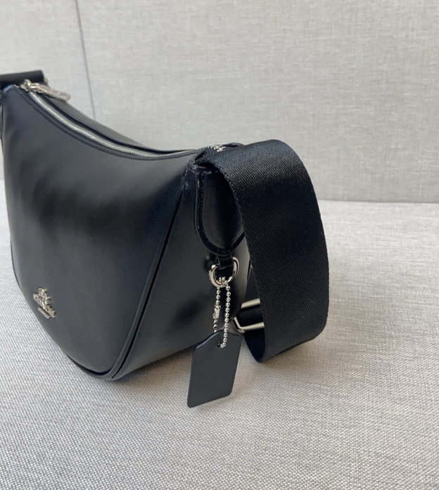 コーチ「Coach」 Ace 月牙型ショルダーバッグ