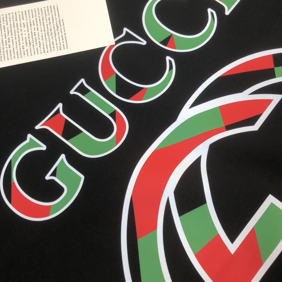 グッチ「Gucci」2025サマーコレクション ロゴプリント クルーネックTシャツ