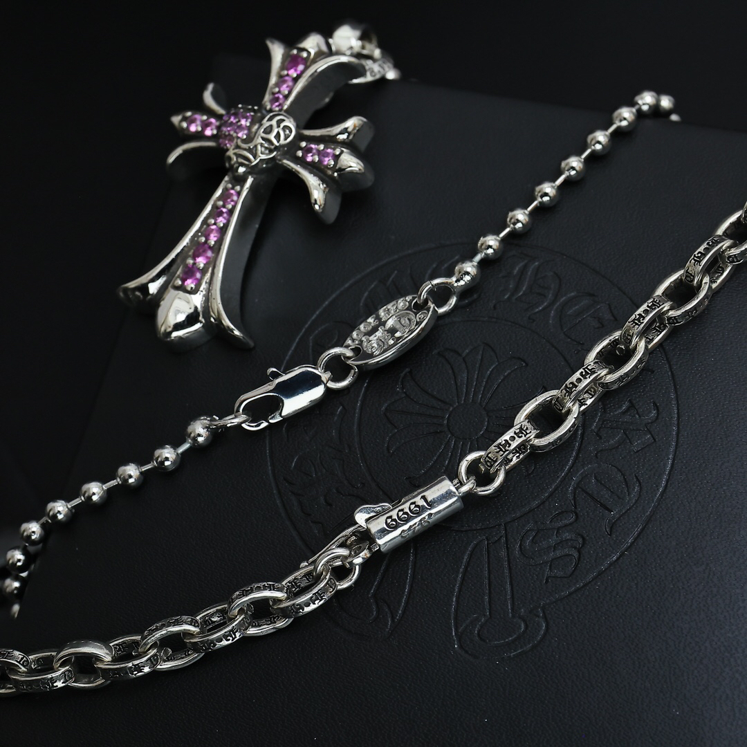 クロムハーツ「Chrome Hearts」のクラシックネックレス - 日常に上品なアクセントを添えるユニセックスモデル