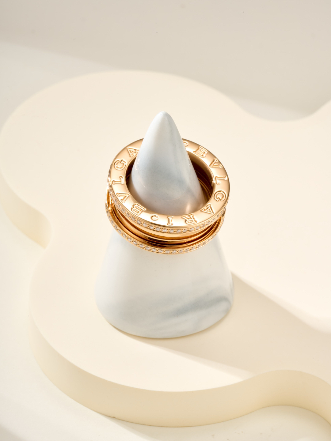 ブルガリ「Bvlgari」エレガントなリングコレクション