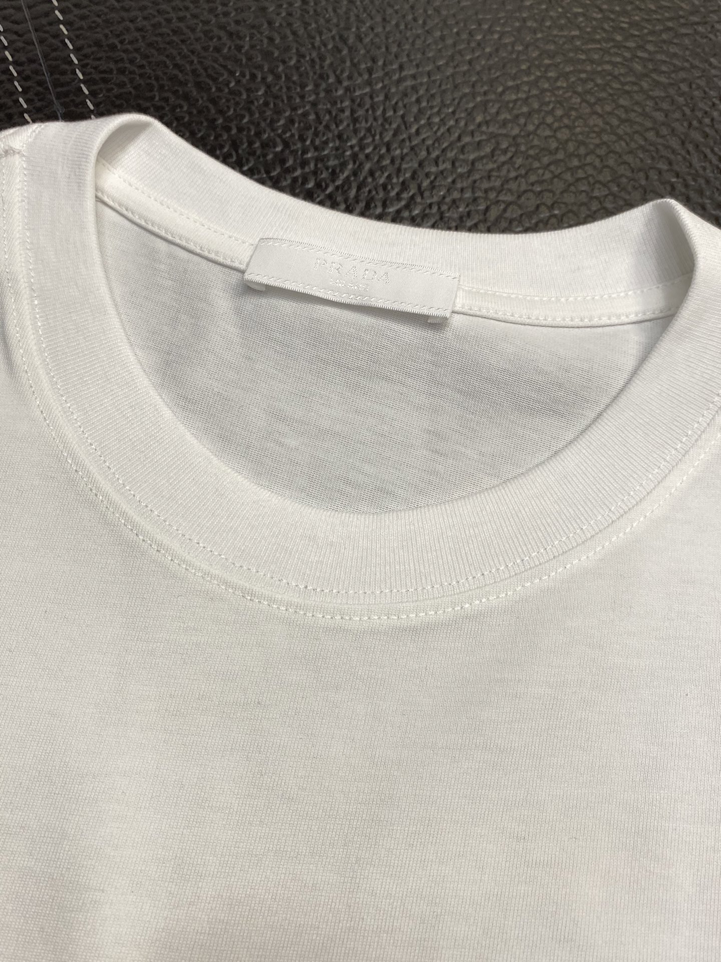 プラダ「Prada」 エクスクルーシブ メンズ リラックスフィット ショートスリーブTシャツ