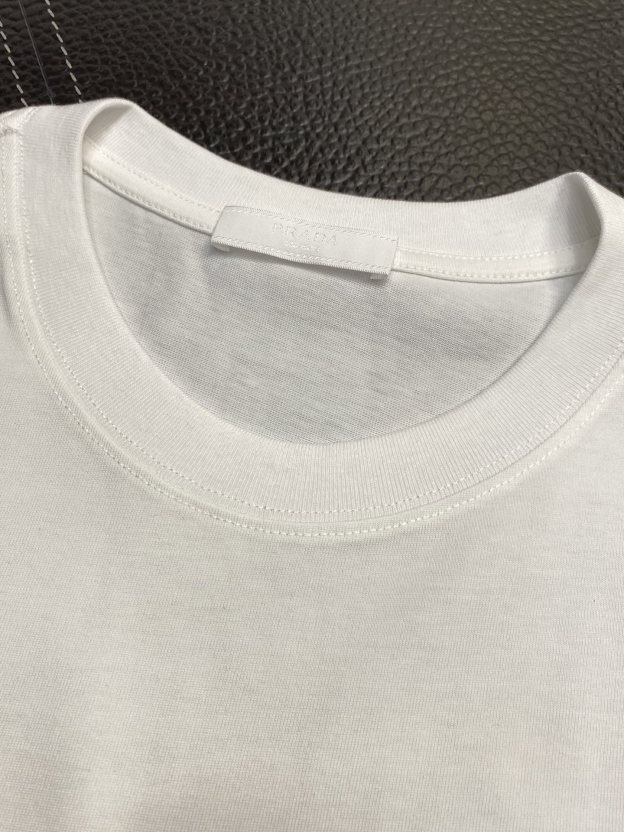 プラダ「Prada」 エクスクルーシブ メンズ リラックスフィット ショートスリーブTシャツ