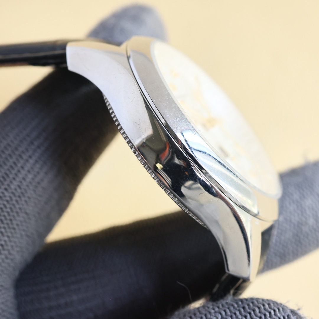 ヴァシュロン・コンスタンタン［Vacheron Constantin］トラディショネル シリーズ R46 アップグレード モデル メンズ自動巻きクロノメーター40MM