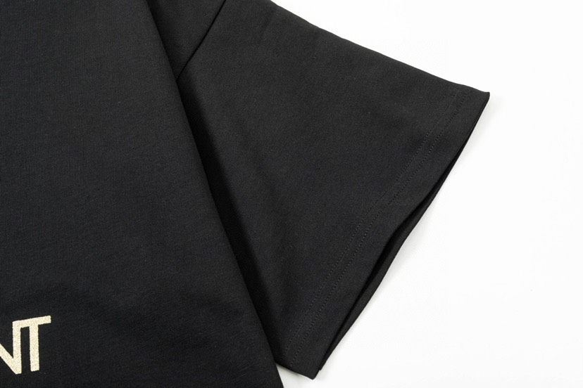 サンローラン「Saint Laurent」ヴィンテージインスパイアード ゴールドプリントTシャツ