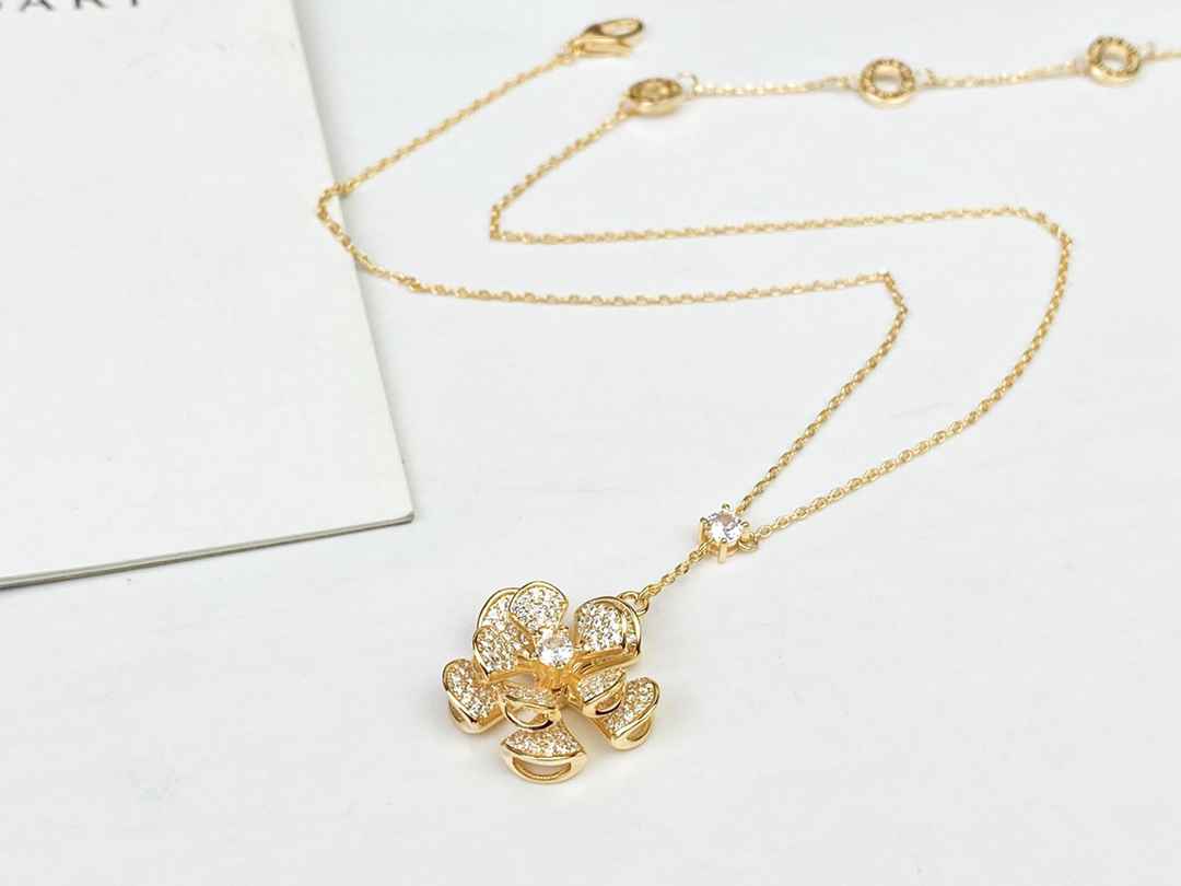 ブルガリ「Bvlgari」 DIVAS’ DREAM 回転式フルダイヤモンドフラワーネックレス41-43cm