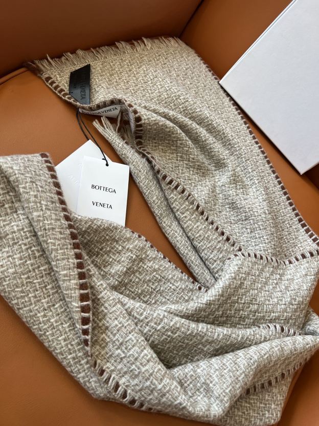 ボッテガ ヴェネタ「Bottega Veneta」イントレチャート キャシュミール マフラー30x180cm