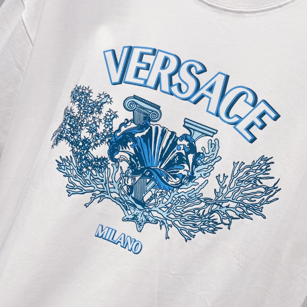 ヴェルサーチ「Versace」クルーネックTシャツ クラシックロゴ＆フラワープリント