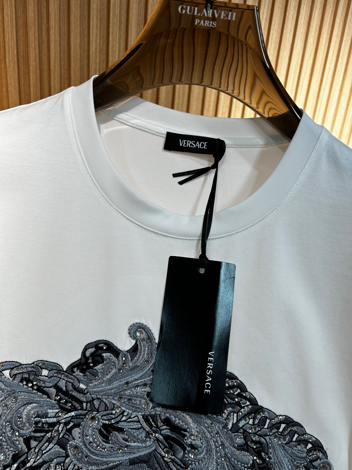 ヴェルサーチ「Versace」2025SS メドゥーサ スワロフスキー刺繍Tシャツ