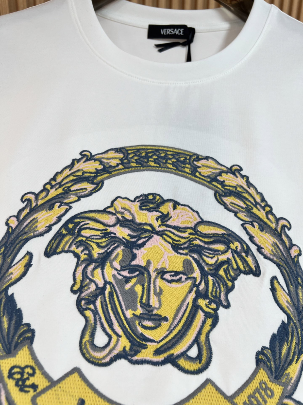 ヴェルサーチ「Versace」2025SS メドゥーサ1978 スワロフスキー刺繍Tシャツ