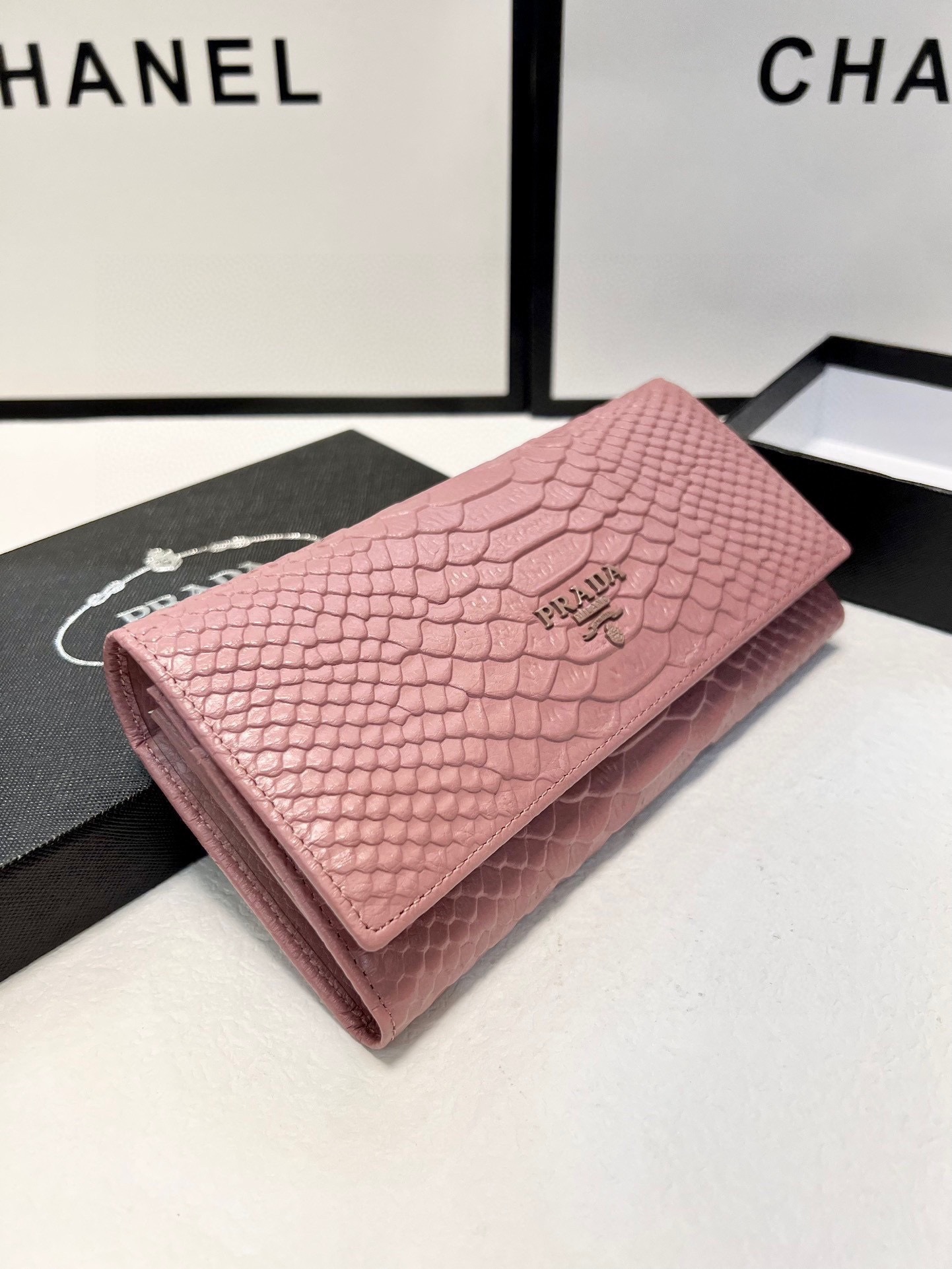 プラダ(Prada) レディース財布 2色