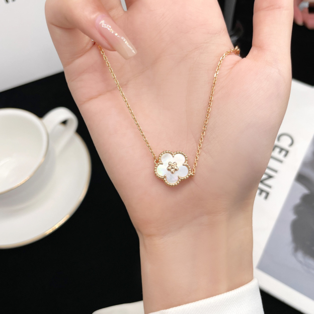 ヴァン クリーフ＆アーペル「Van Cleef & Arpels」Lucky Spring 18Kローズゴールド ホワイトベリル シングルフラワー ブレスレット16cm～18cm
