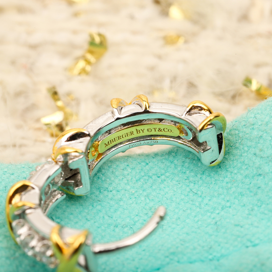 ティファニー「Tiffany & Co.」 T クロスピアス