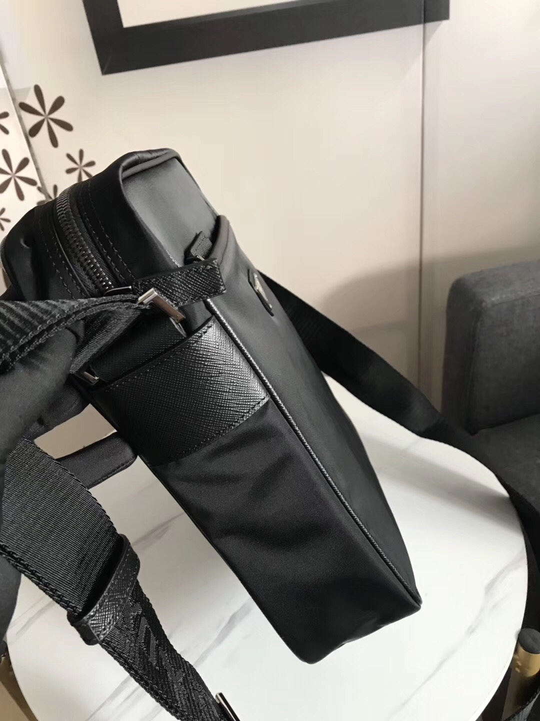 プラダ「Prada」パラシュートメッセンジャーバッグ