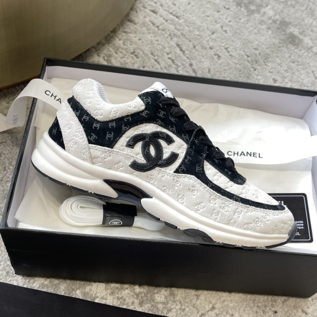 シャネル「Chanel」2022/23クルーズコレクション エンブロイダード スニーカー