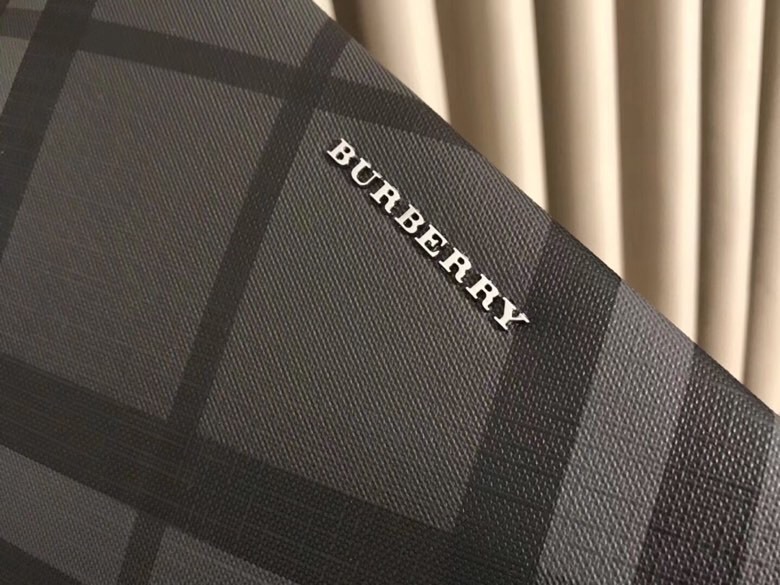 バーバリー「Burberry」メンズ ビジネスカジュアル ポシェット