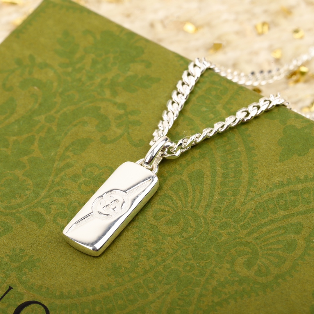 グッチ「Gucci」Anger Forest エナメルシリーズ 斜紋インターロッキング刻花ネックレス