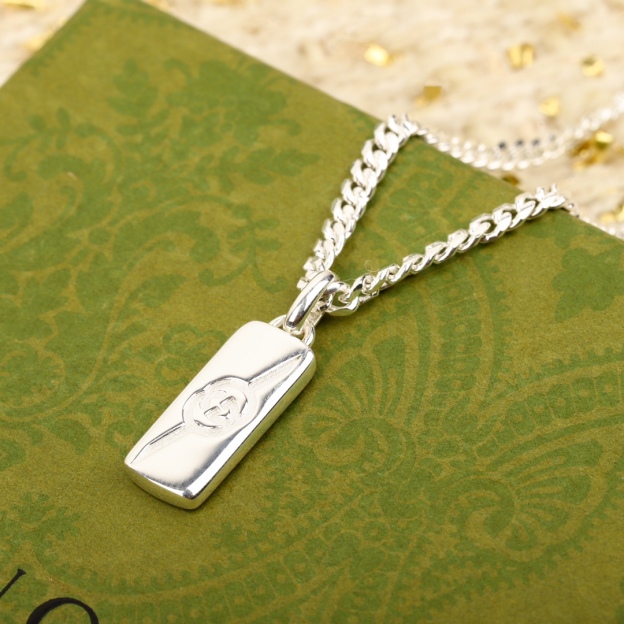 グッチ「Gucci」Anger Forest エナメルシリーズ 斜紋インターロッキング刻花ネックレス