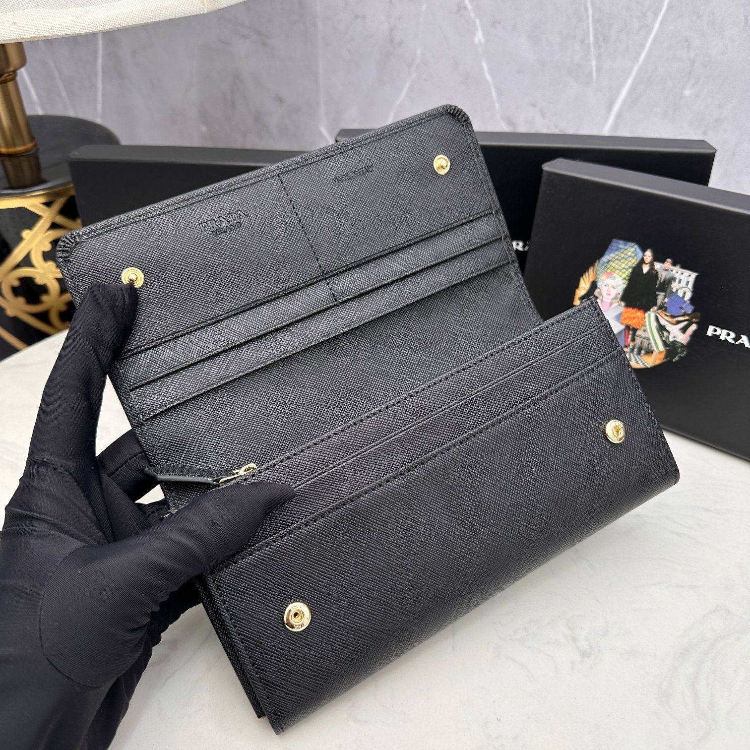 プラダ「Prada」サフィアーノ メタル クラシック ウォレット