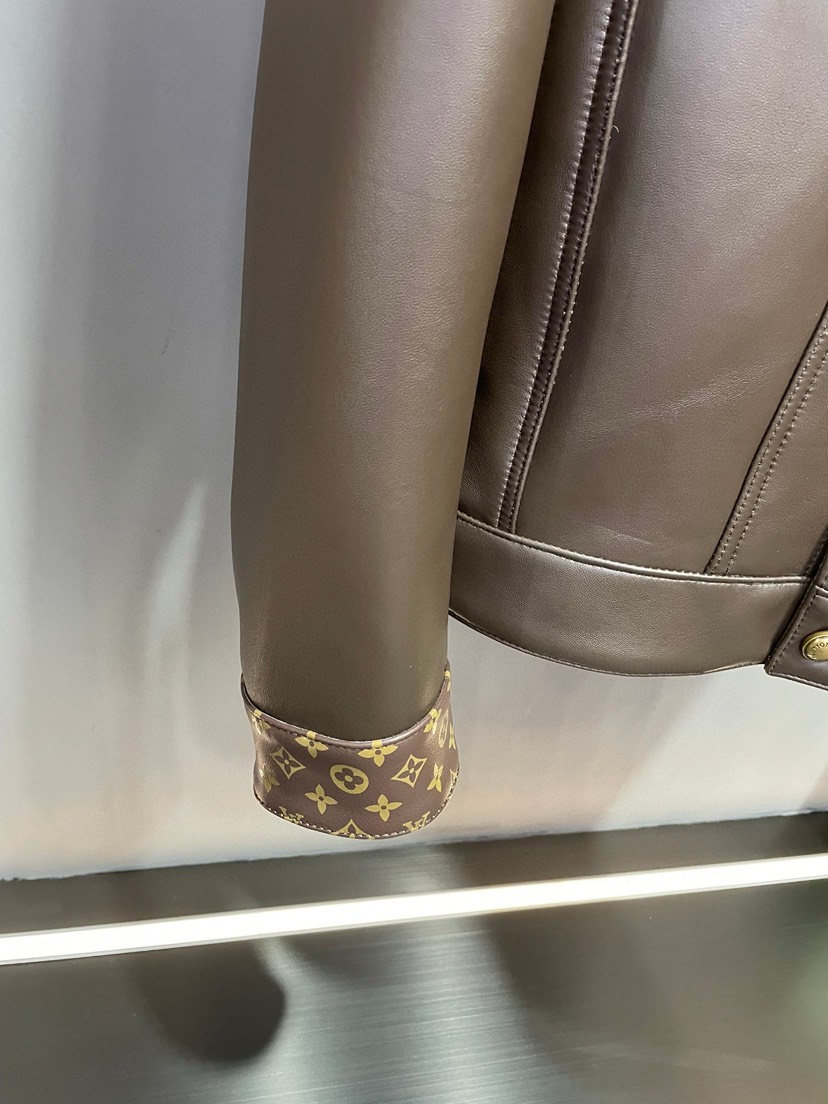 ルイ・ヴィトン「Louis Vuitton」羊の皮のコート
