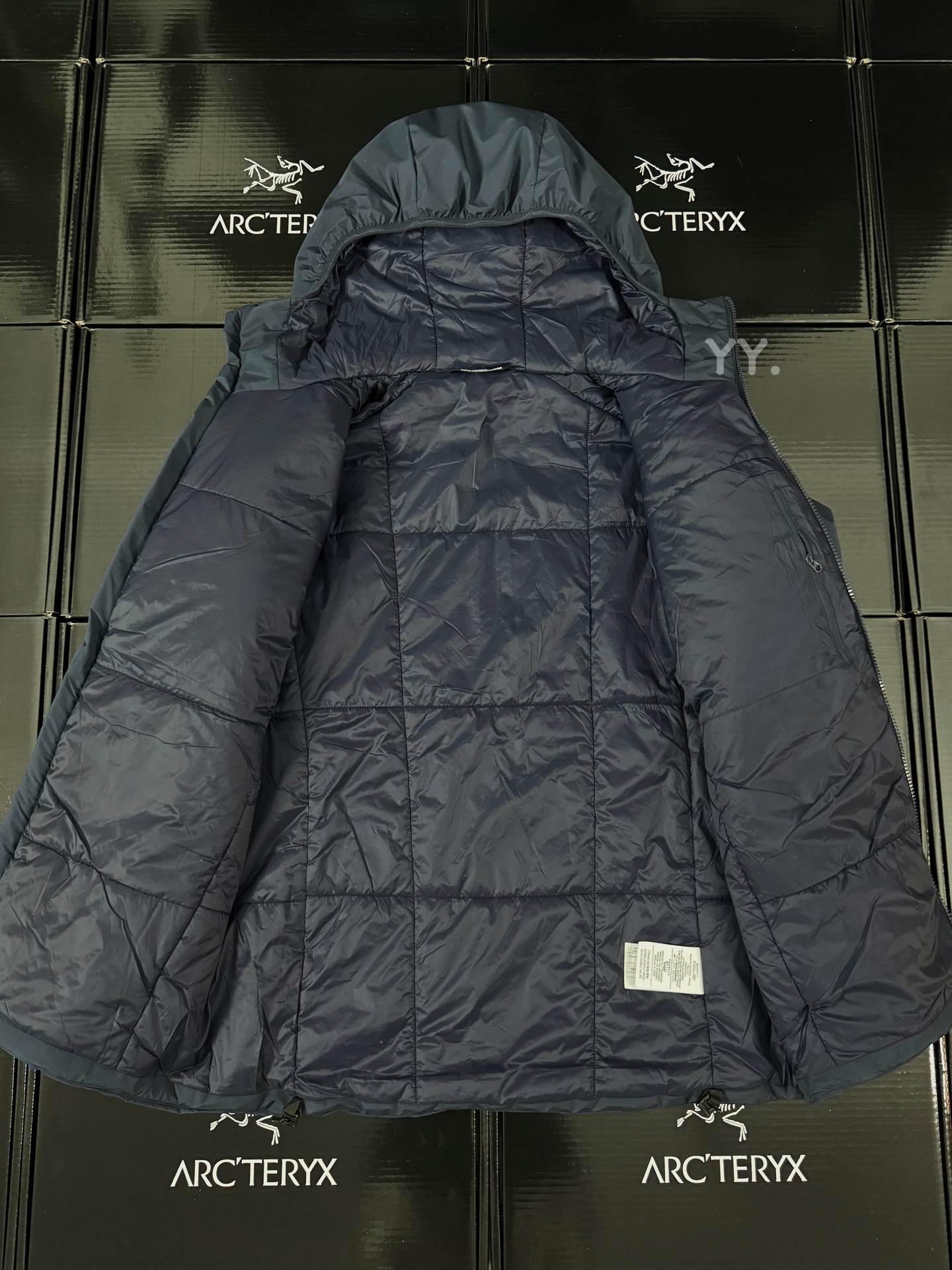 アークテリクス「ARC'TERYX」 Atom Hoody インシュレーテッドジャケット