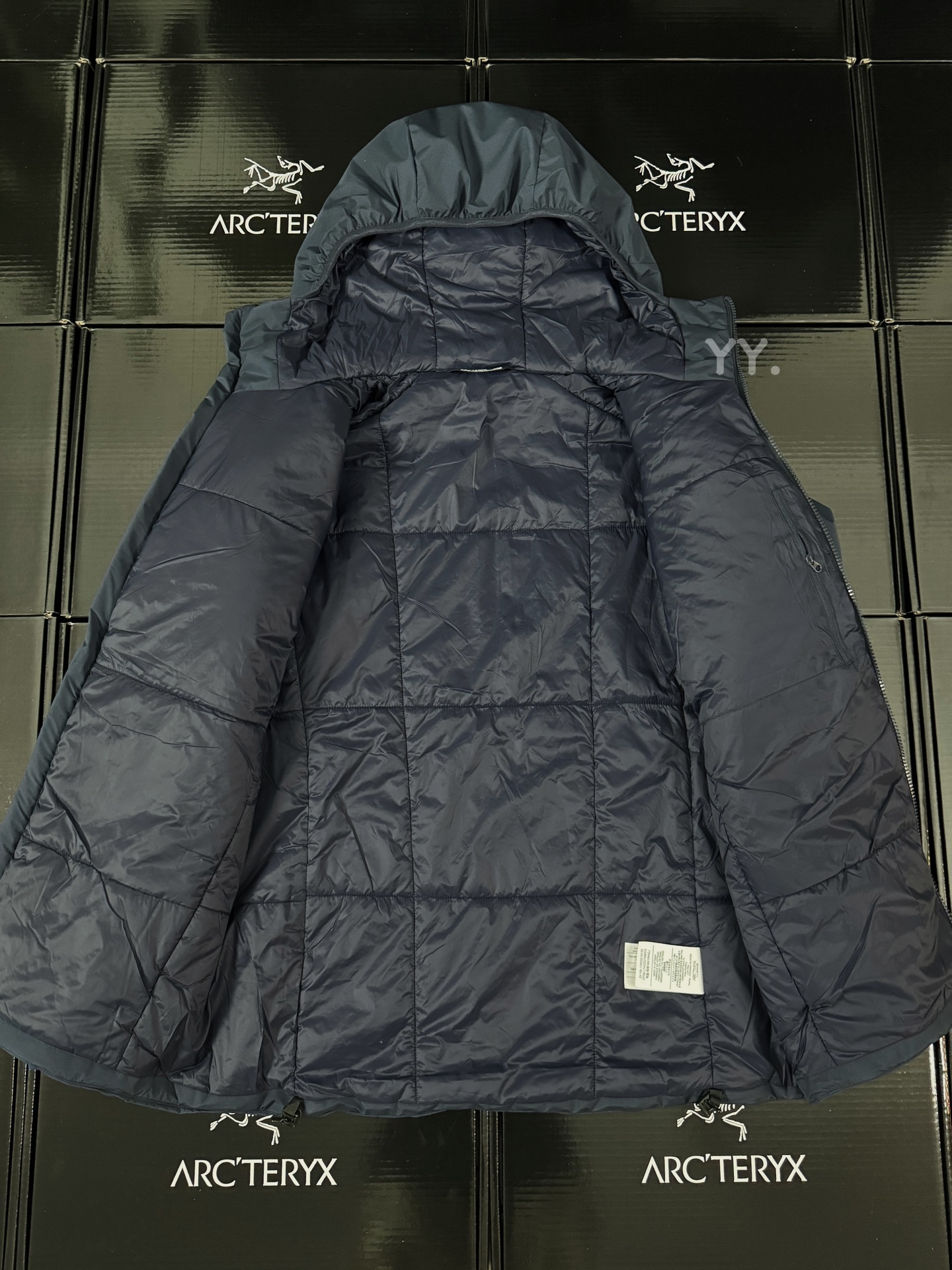 アークテリクス「ARC'TERYX」 Atom Hoody インシュレーテッドジャケット