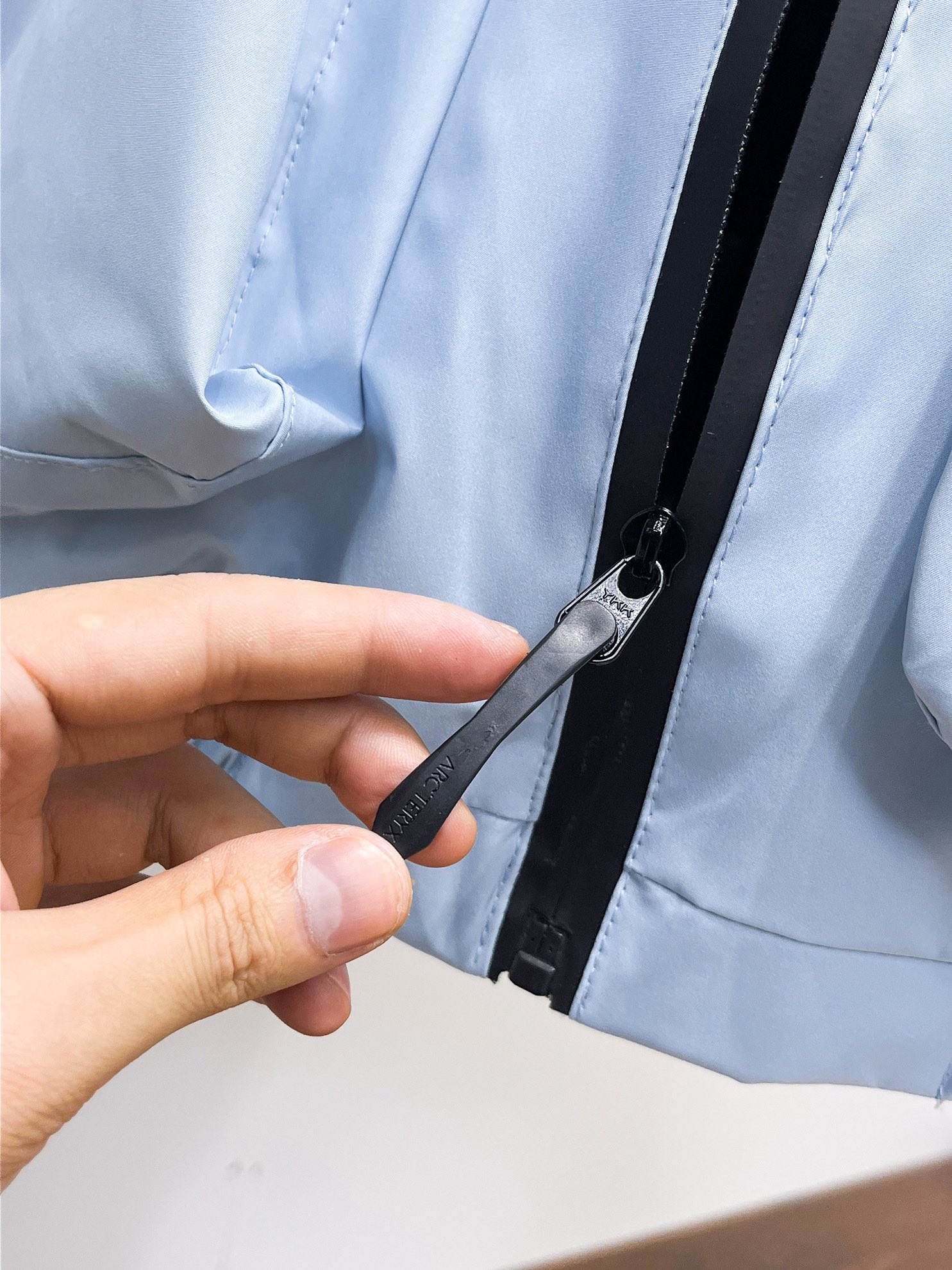 アークテリクス「ARC'TERYX」カラーブロック ダウンジャケット