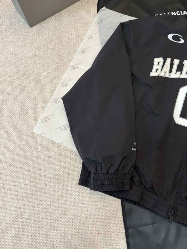 バレンシアガ「Balenciaga」‌バスケットボールコレクション 01 スポーツジャケット