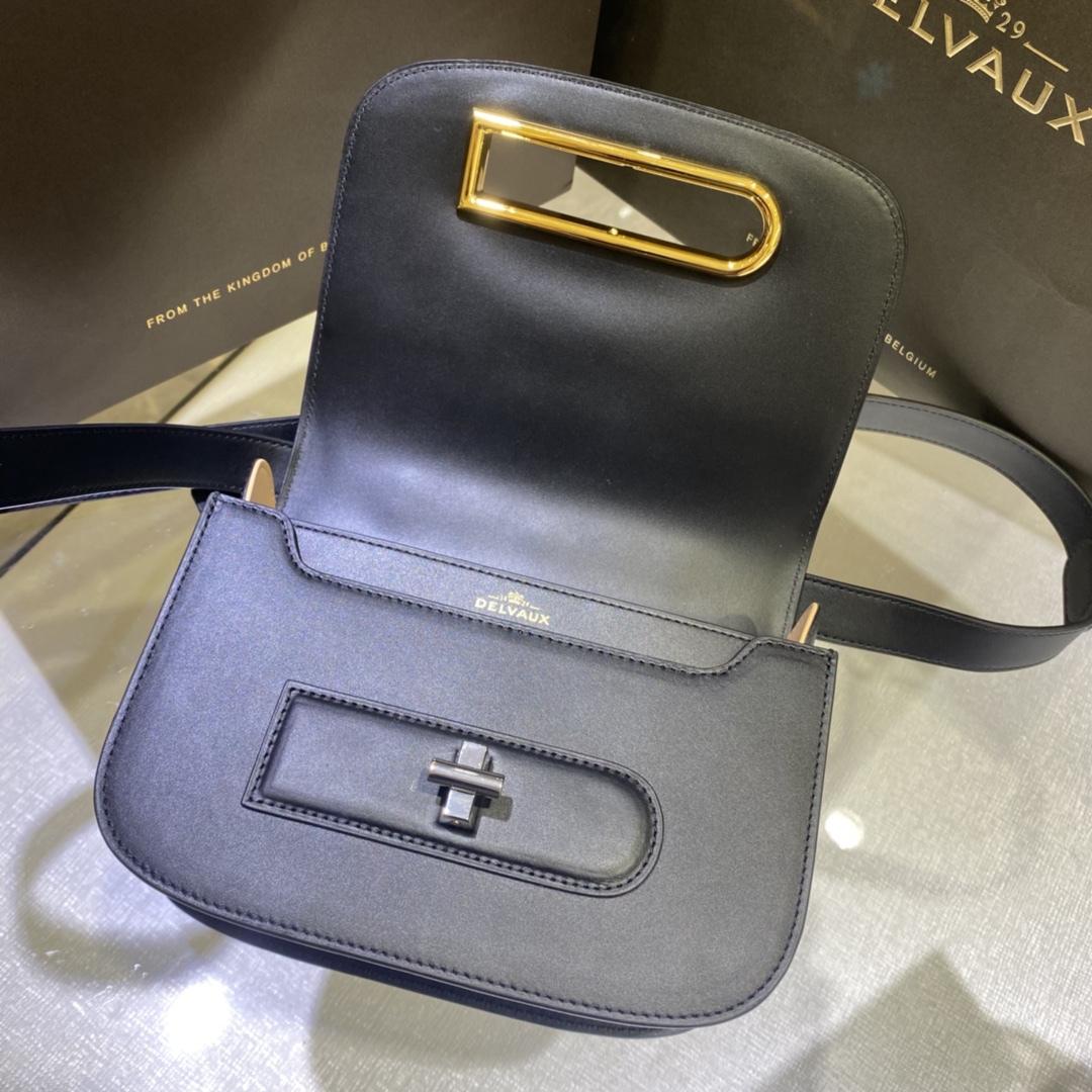 デルヴォー「Delvaux」P1100 ショルダーバッグ