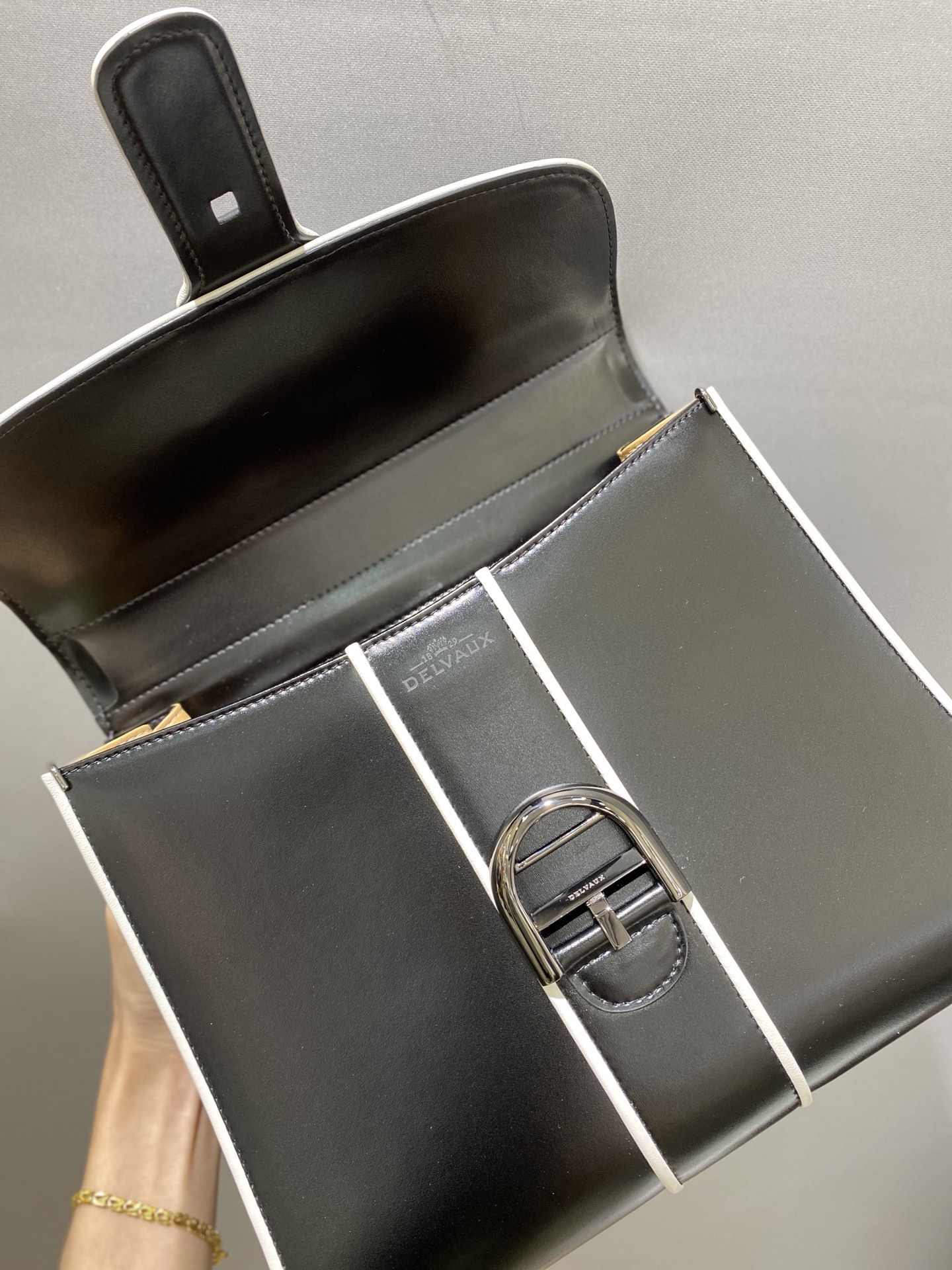 デルヴォー「Delvaux」Brillant シリーズ ハンドバッグ