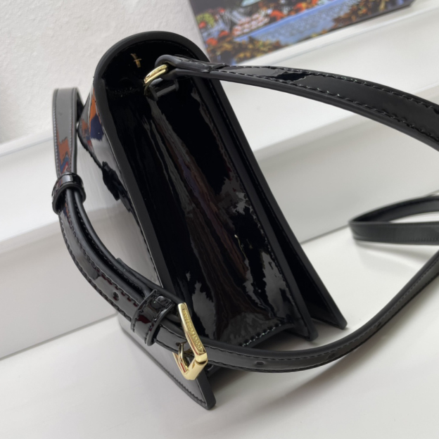 ドルチェ・アンド・ガッバーナ「D&G」ラミネートレザー ショルダーバッグ