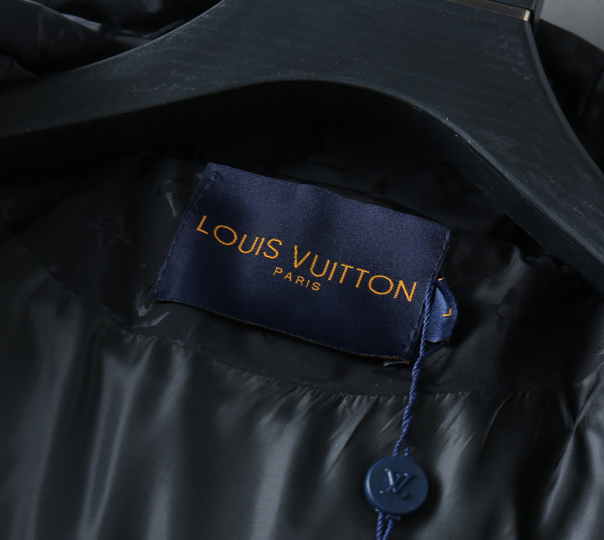 ルイ・ヴィトン「Louis Vuitton」‌秋冬用フード付きダウンジャケット