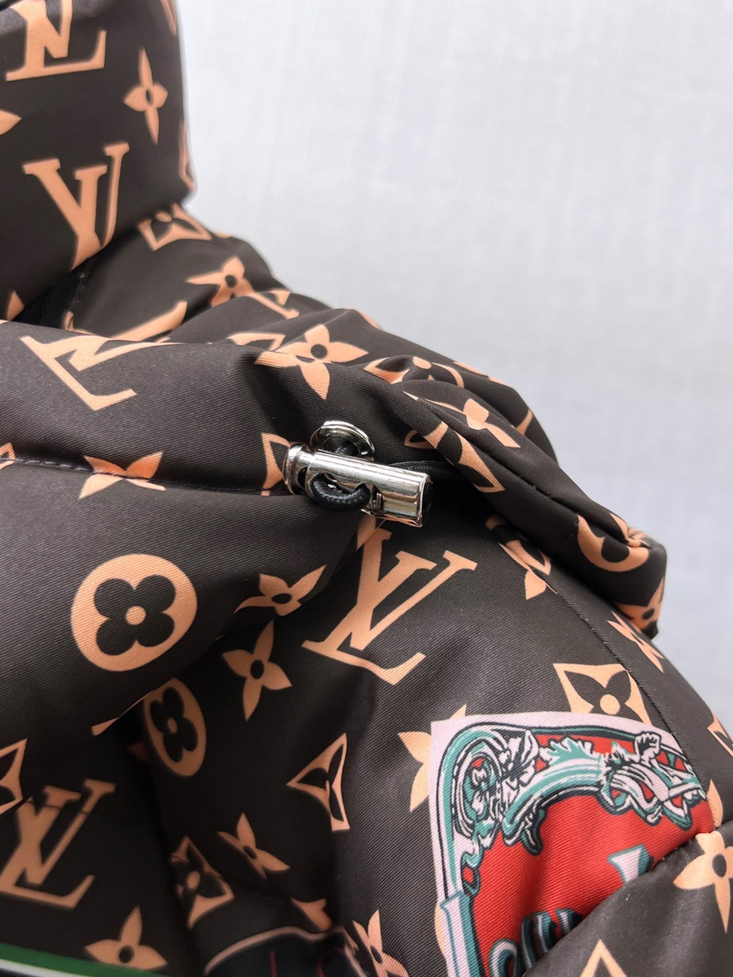 ルイ・ヴィトン「Louis Vuitton」‌冬用フード付きダウンジャケット 男女兼用