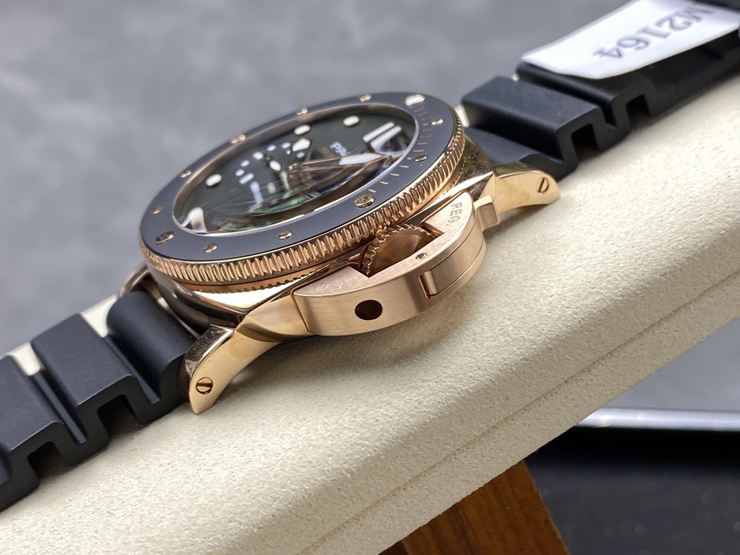 パネライ「Panerai」サブマーシブル ゴールドテック44MM/42MM