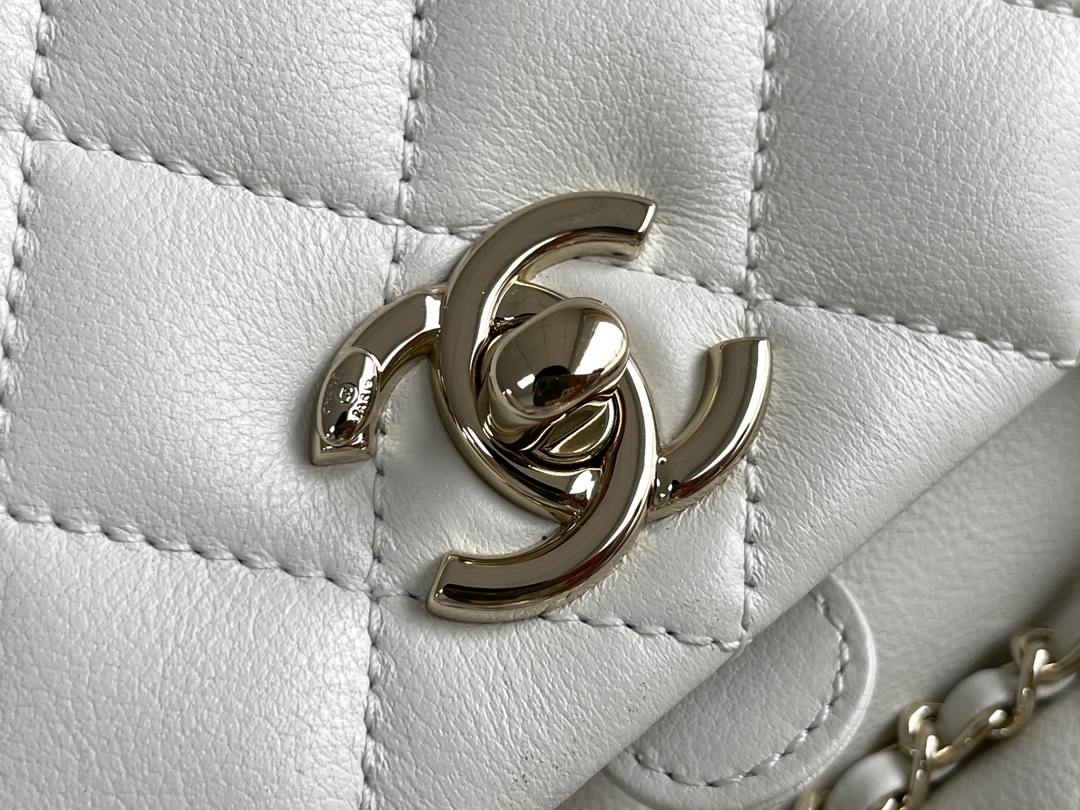 シャネル「Chanel」DUMA チェーンショルダーバッグ スモール レザー