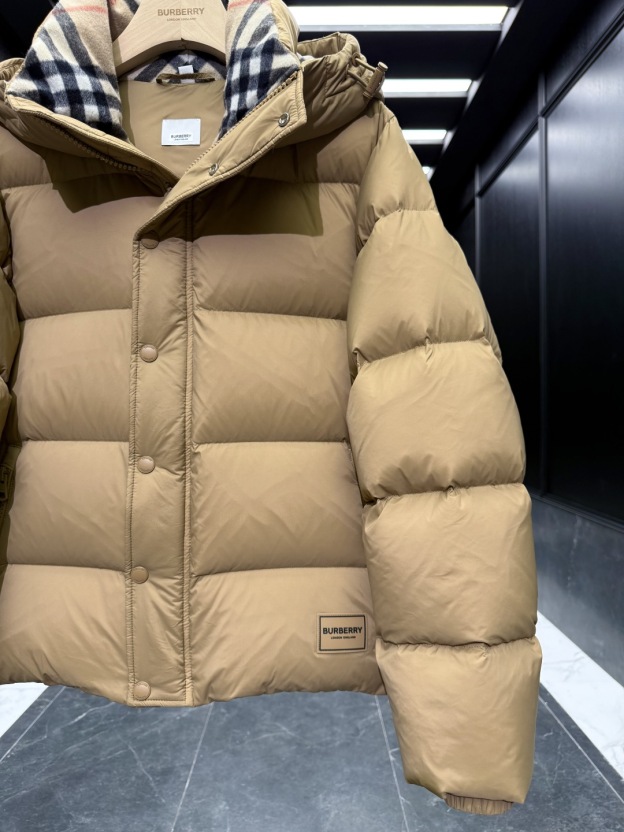 バーバリー「Burberry」クラシックウールチェックカラーナイロンダウンジャケット