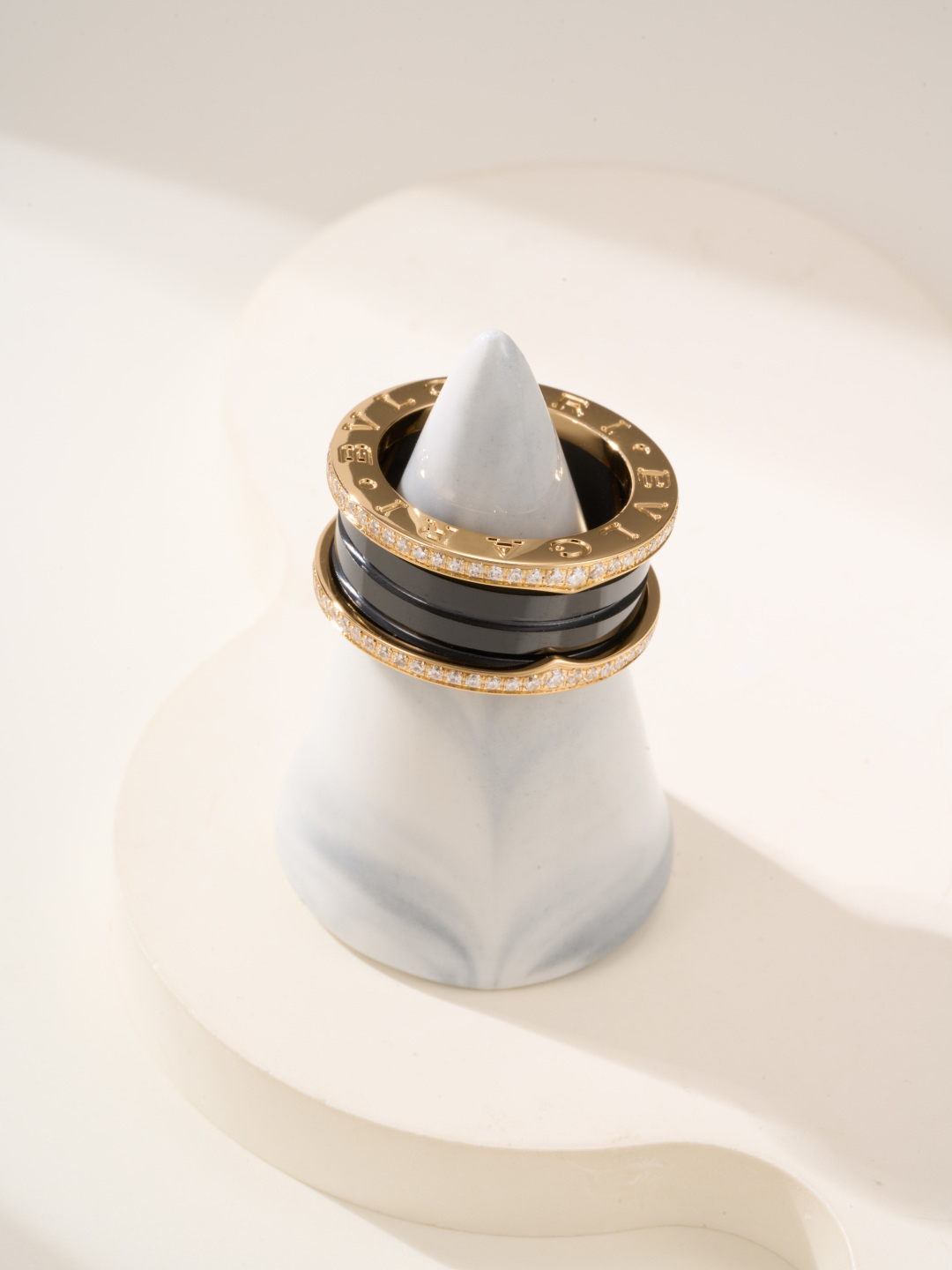 ブルガリ「Bvlgari」エレガントなリングコレクション