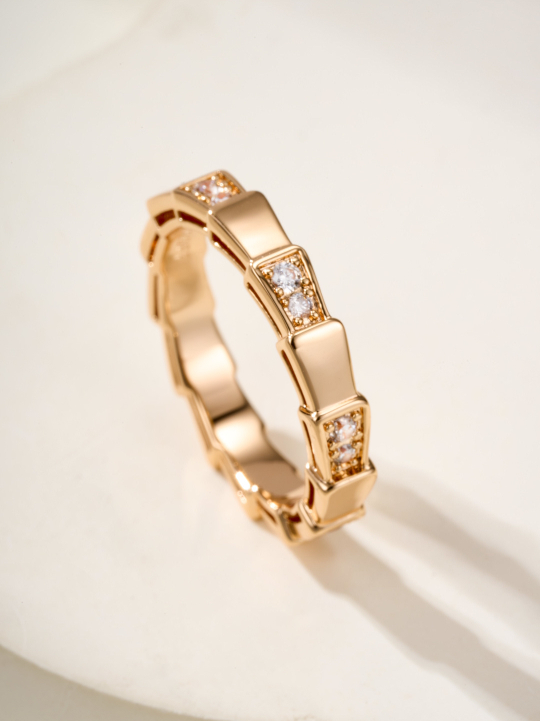 ブルガリ「Bvlgari」エレガントなリングコレクション