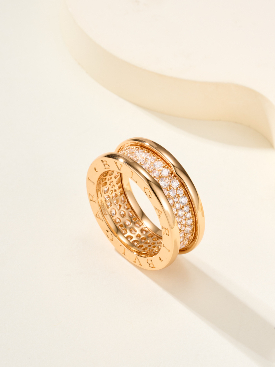 ブルガリ「Bvlgari」エレガントなリングコレクション