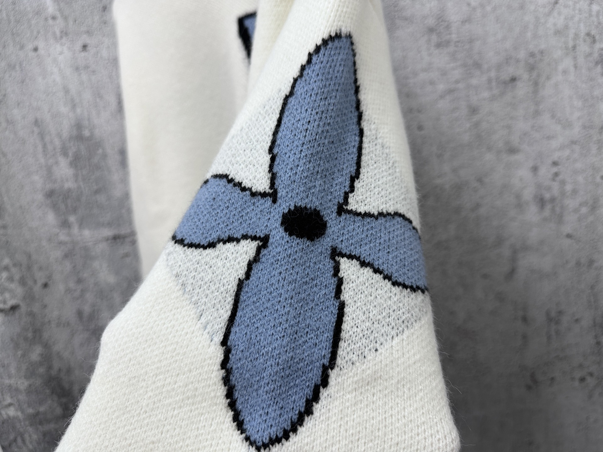 ルイ・ヴィトン「Louis Vuitton」SKIシリーズ 丸首ウールニットプルオーバー