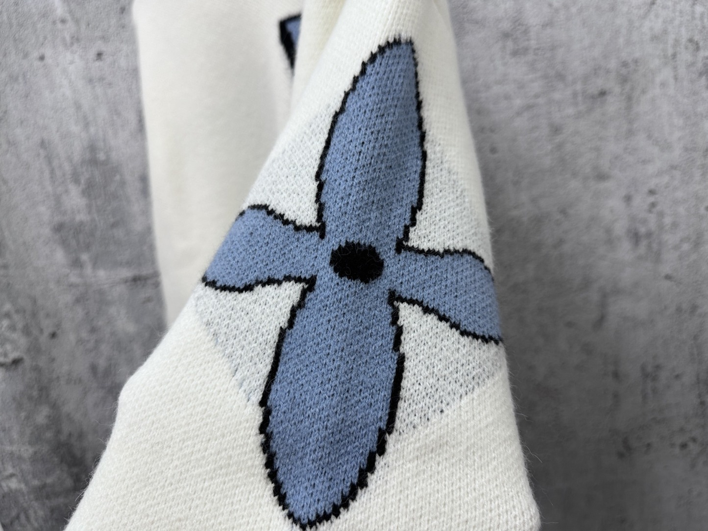 ルイ・ヴィトン「Louis Vuitton」SKIシリーズ 丸首ウールニットプルオーバー