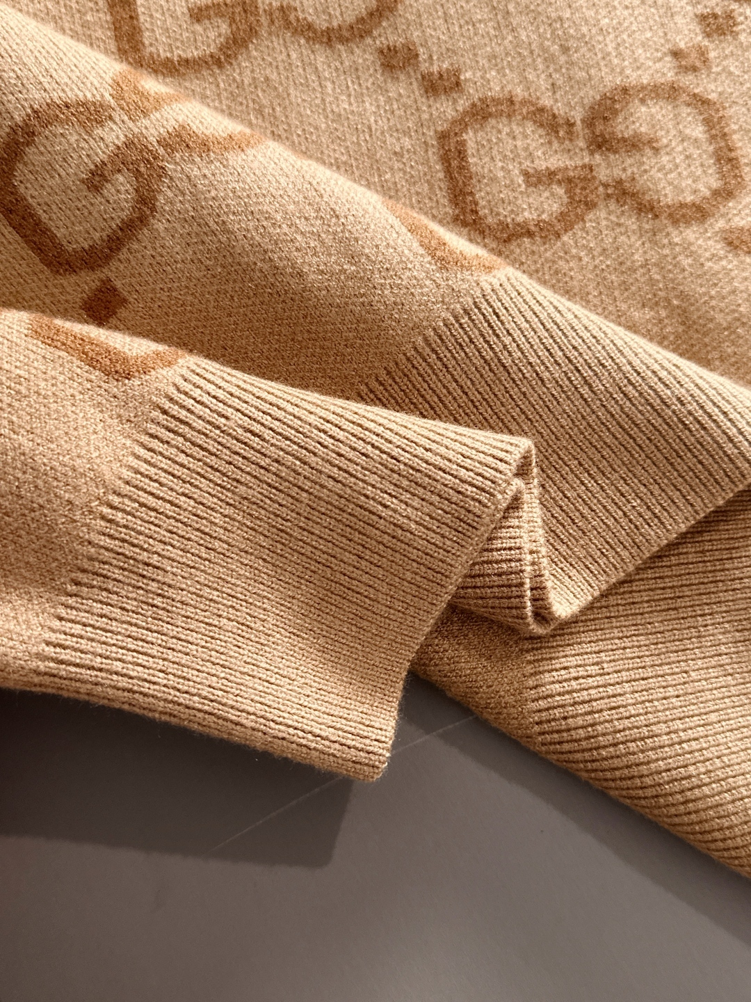 グッチ「Gucci」秋冬ウール混紡丸首プルオーバーニットセーター