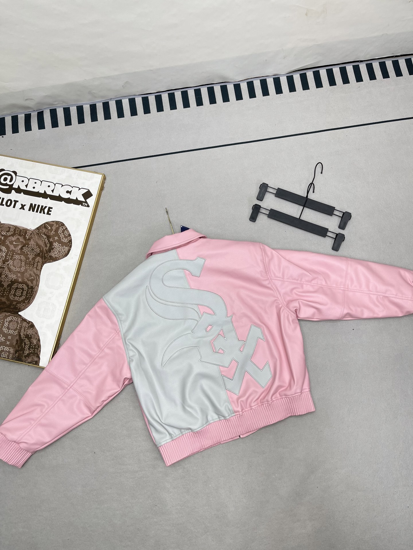 シュプリーム「Supreme x Chicago White Sox」コラボレーション レザージャケット