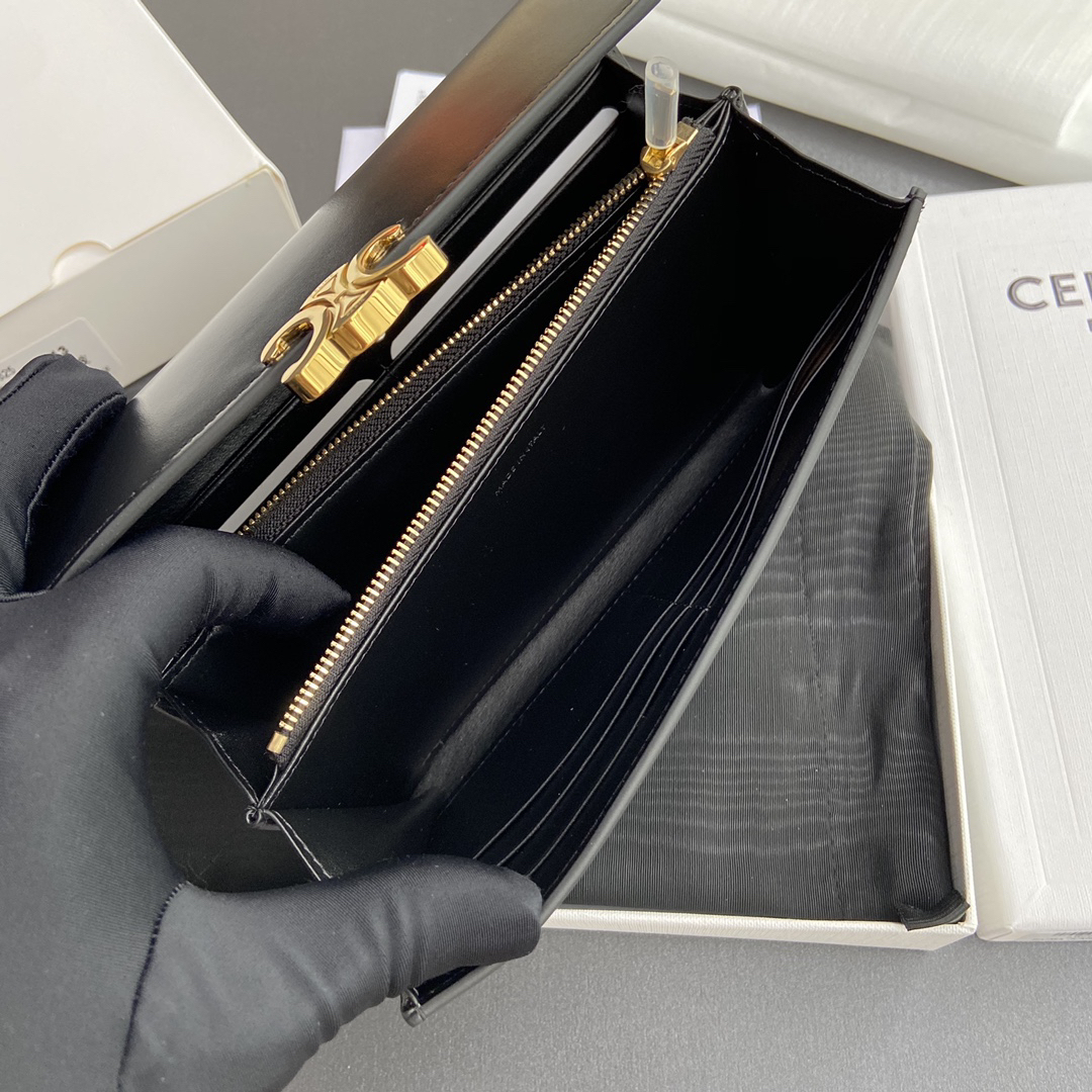 セリーヌ「Celine」TRIOMPHE光沢牛革財布